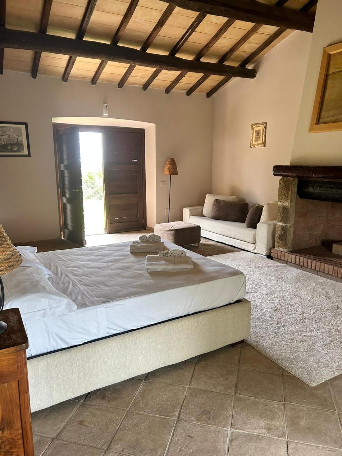 Agriturismo Cerrosughero Canino Dış mekan fotoğraf